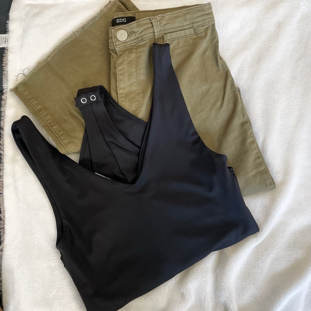 Very cute, high waist Army Green Flare pants. *top is not include*.